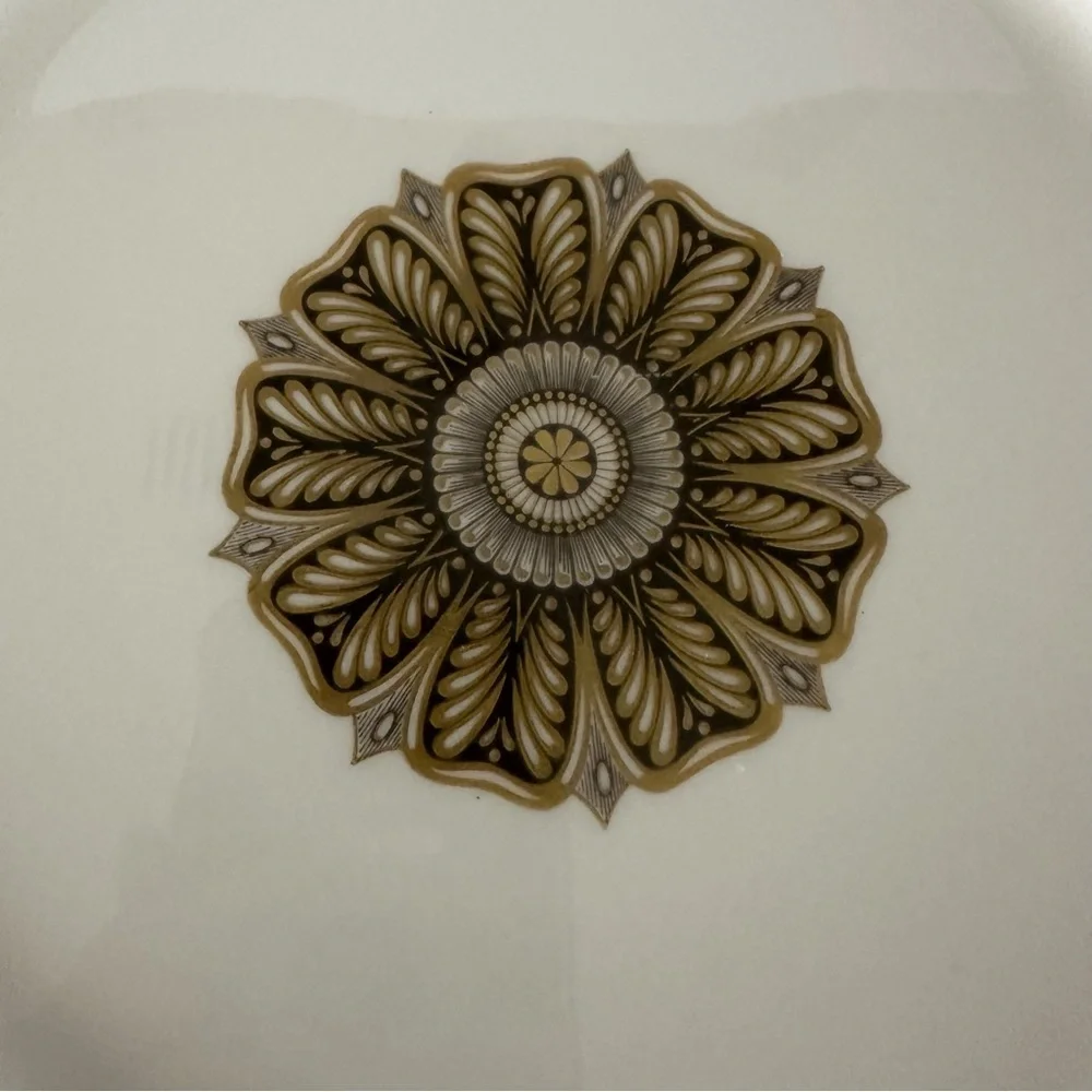 Castleton USA Gold Medallion Dinner Plate 10.5”